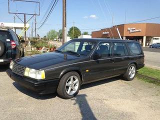 Illustration for article titled For $10,000, This 1990 Volvo 740 Estate Could Have You Saying Snakes Alive!